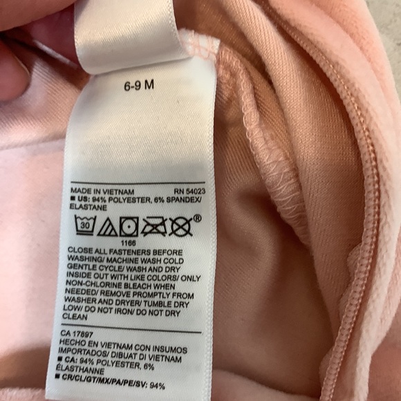 🌺 4/$20 🌺 6-9 month Old Navy Dino sleeper - Picture 5 of 6